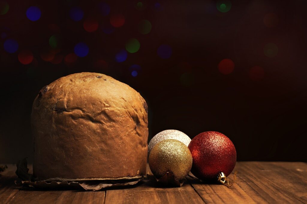 Panetone e bolas de Natal